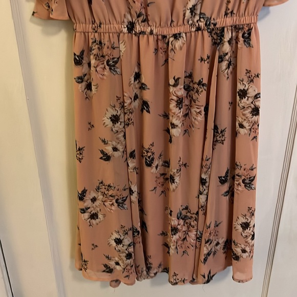 Torrid Pink Floral Dress with Flutter Sleeves (Size 0X) - Picture 2 of 5